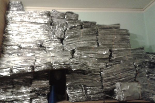 Almacenamiento de papel de plata reciclado